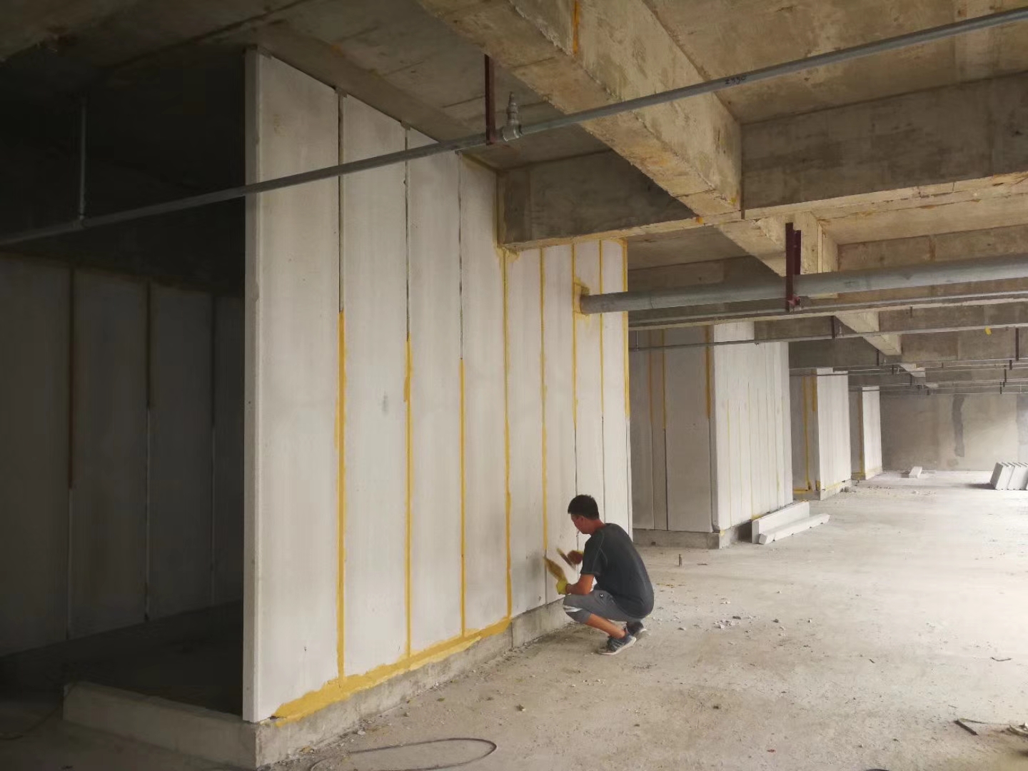 宜州无机发泡轻骨料混凝土隔墙板施工技术性能研究